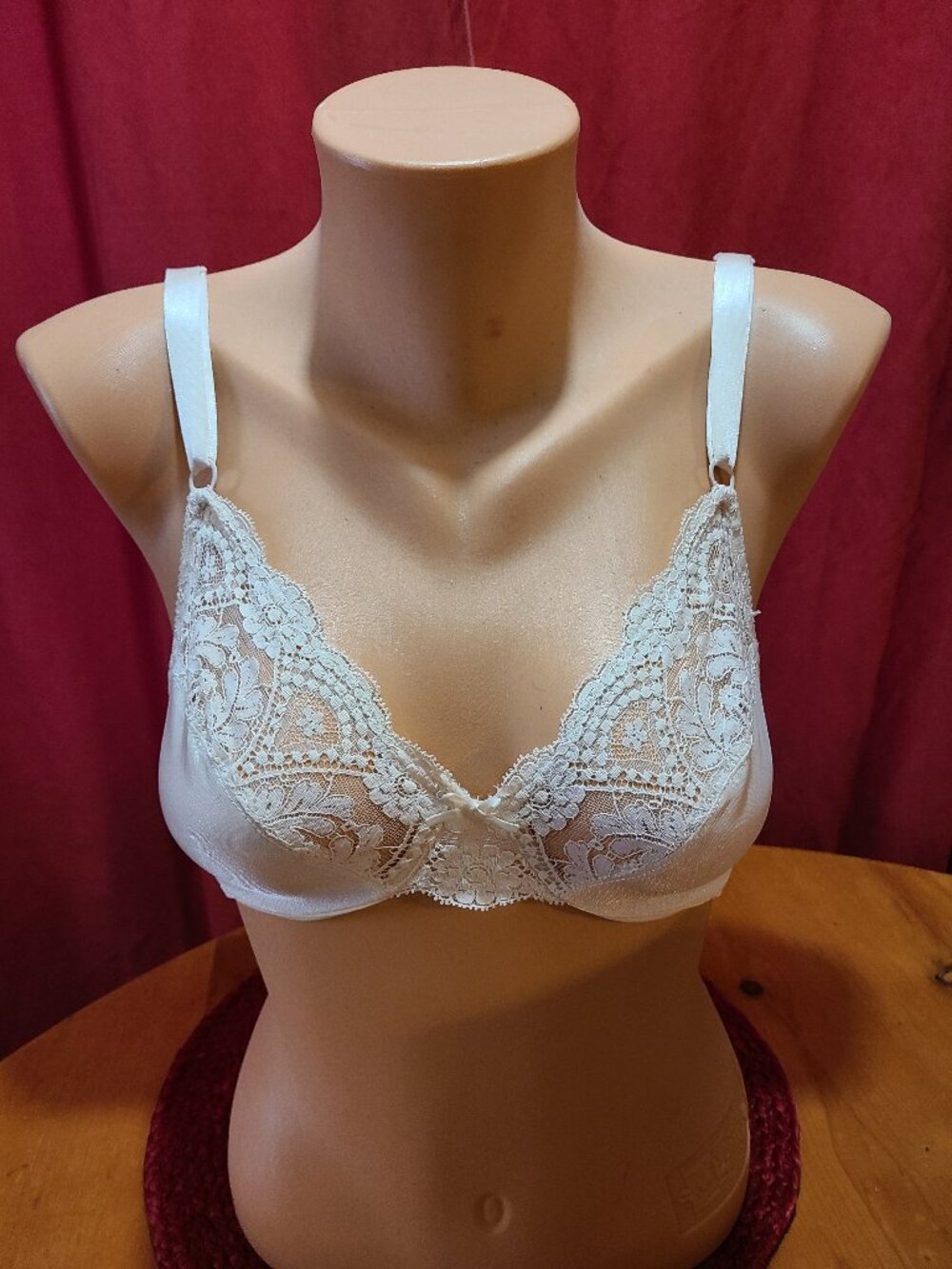 VTG Vassarette Bra 32C Unlined Underwire Lace Trim Model 5375 Pale Pink USA Made
